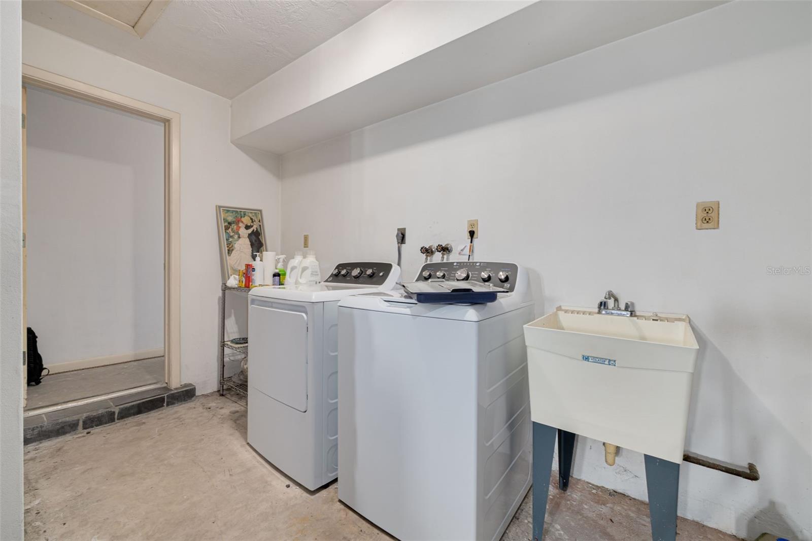 Listing photo id 27 for 4415 Clearwater Harbor Drive N