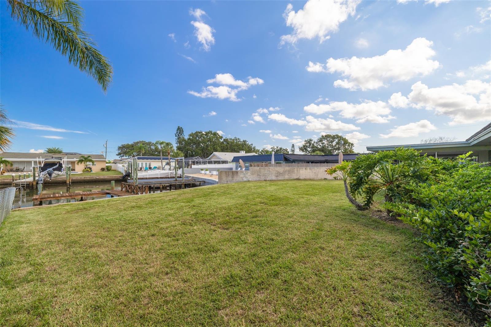 Listing photo id 31 for 4415 Clearwater Harbor Drive N