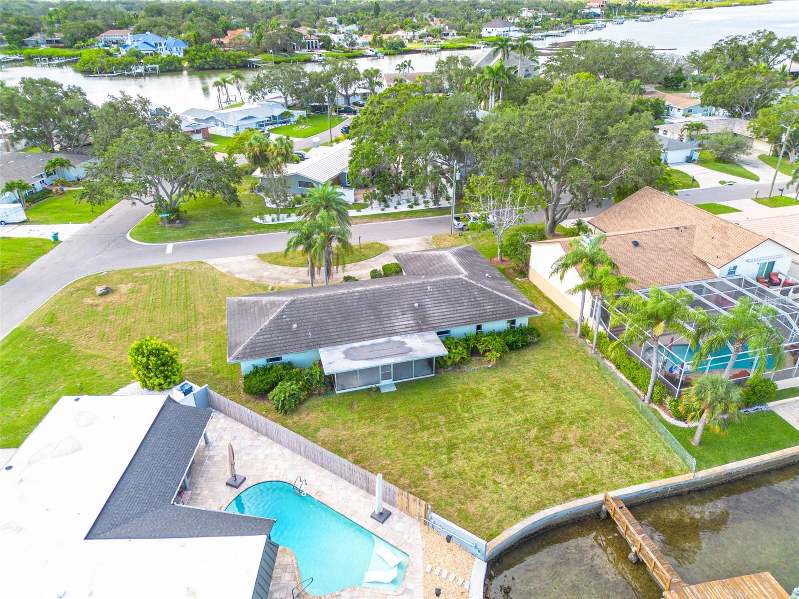 Listing photo id 35 for 4415 Clearwater Harbor Drive N