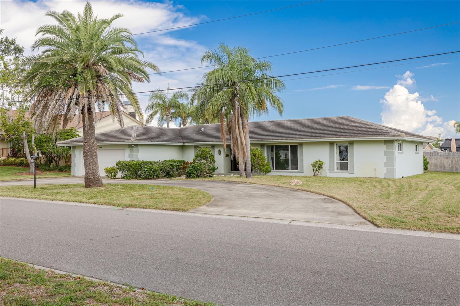 Listing photo id 5 for 4415 Clearwater Harbor Drive N
