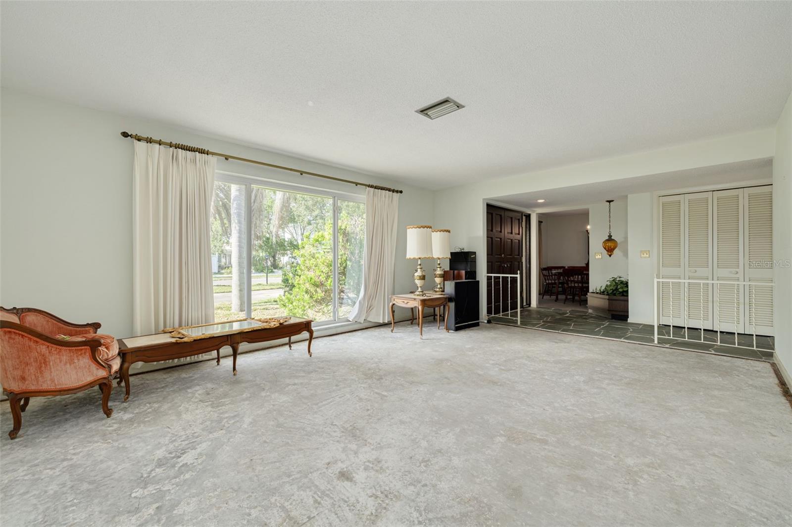 Listing photo id 7 for 4415 Clearwater Harbor Drive N