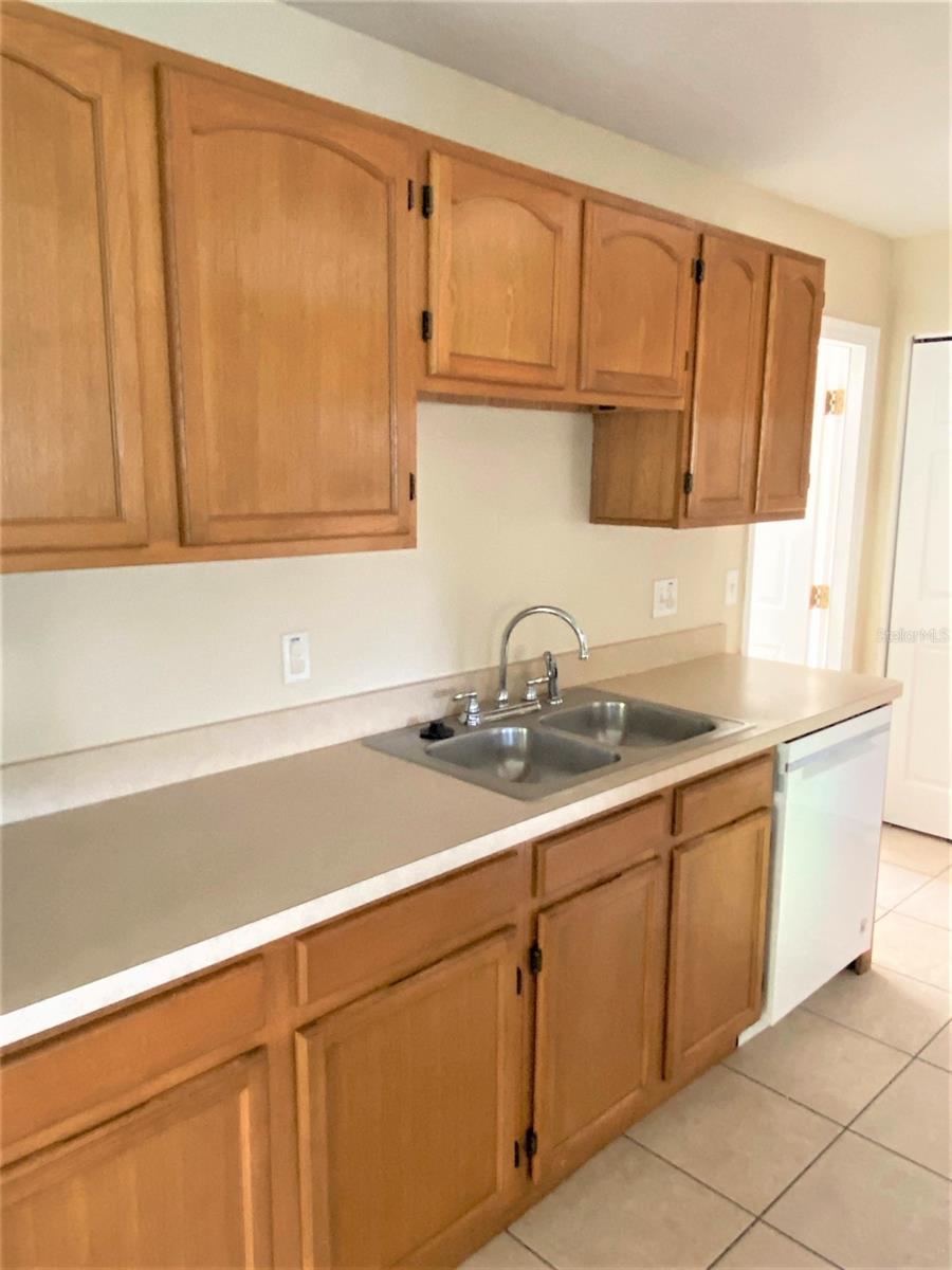 Image 6 of 16 For 2311 Henry Avenue