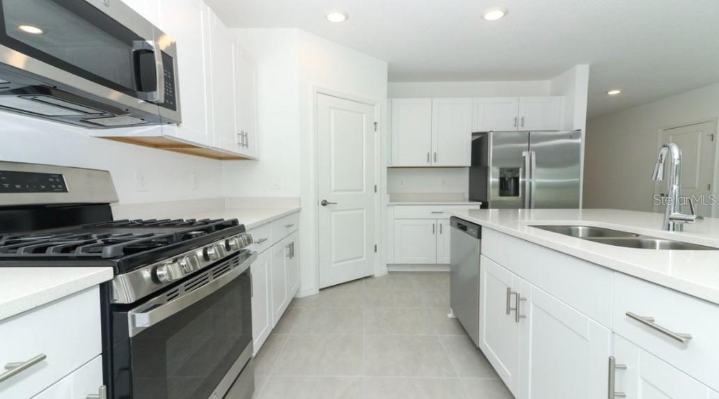 Image 10 of 19 For 2099 Babbling Brook Boulevard