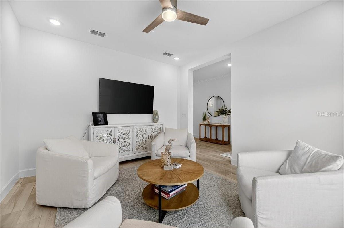 Image 12 of 66 For 991 Signet Drive