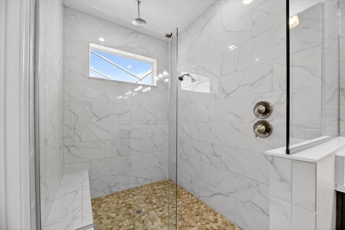 Image 32 of 66 For 991 Signet Drive