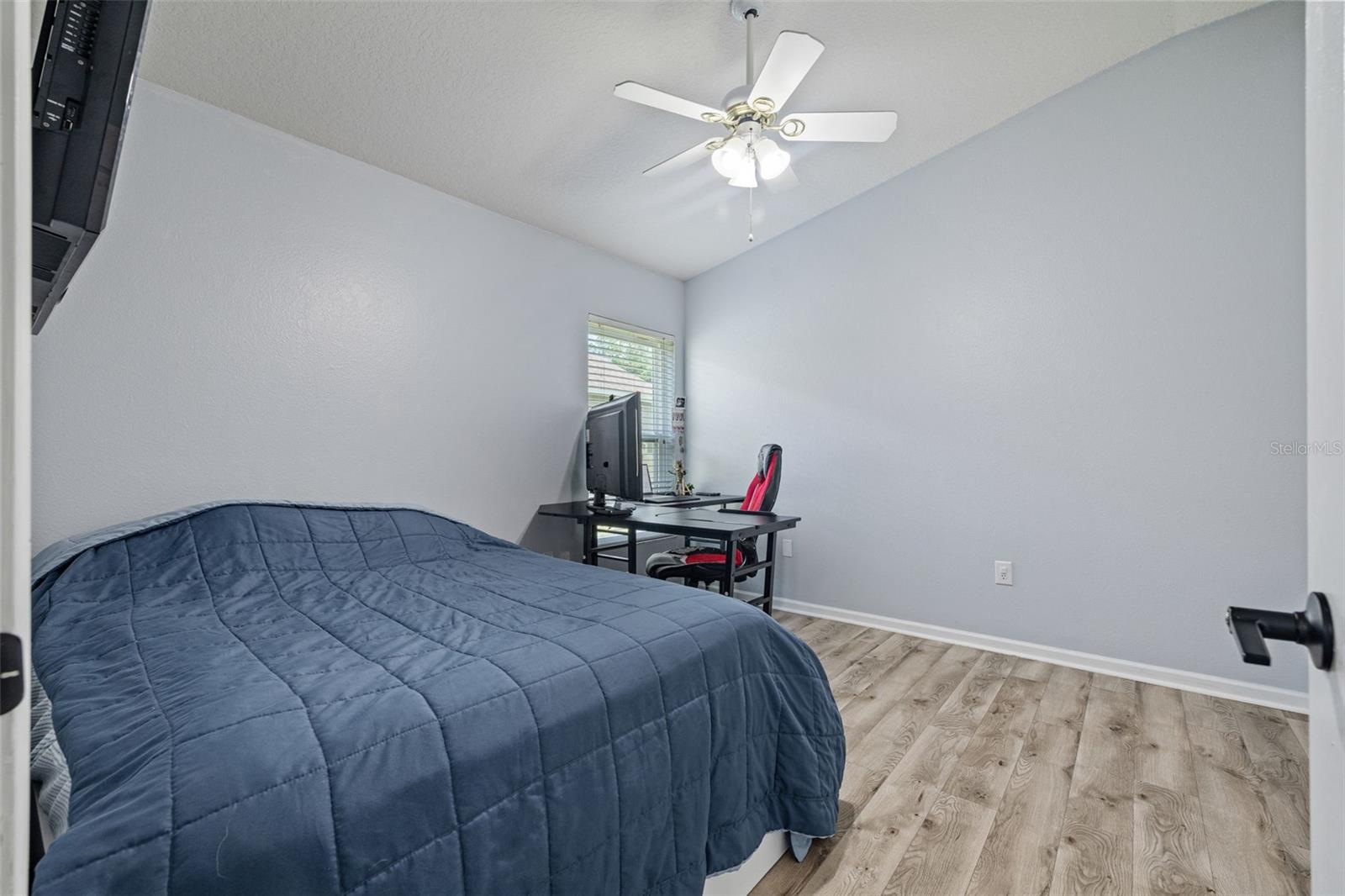 Image 28 of 53 For 25247 Lexington Oaks Boulevard