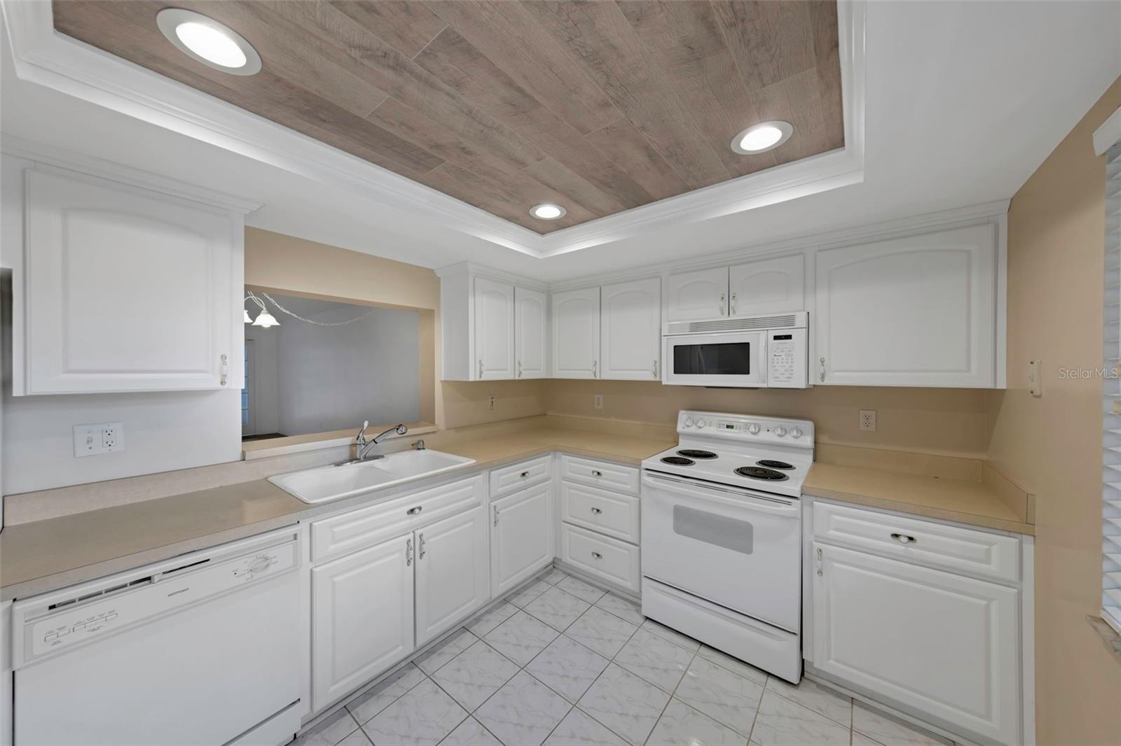 Image 10 of 23 For 3076 Eastland Boulevard 111