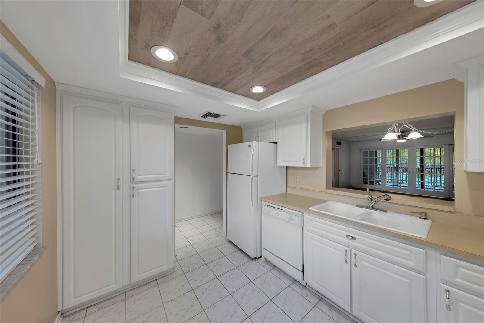 Image 11 of 23 For 3076 Eastland Boulevard 111
