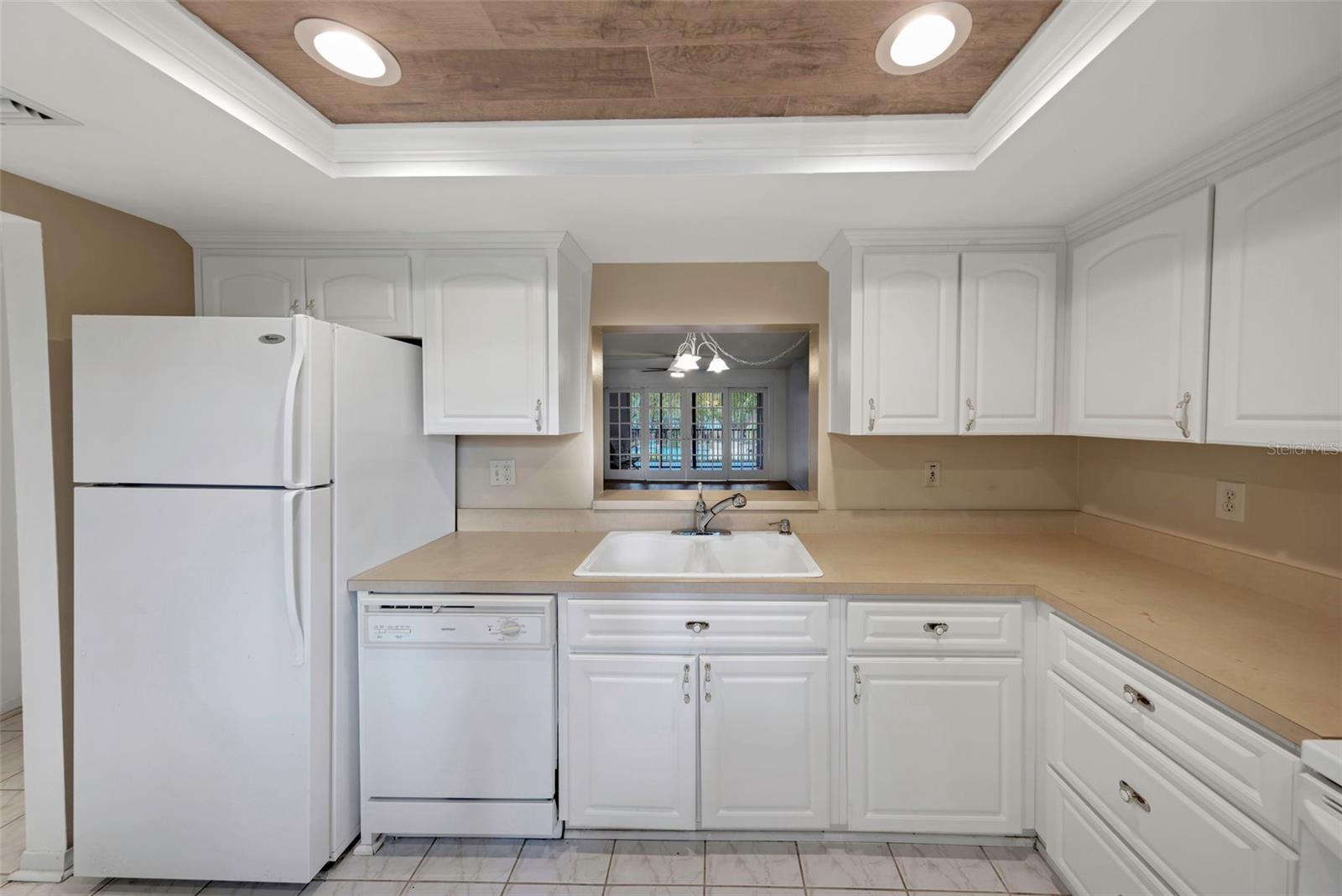 Image 12 of 23 For 3076 Eastland Boulevard 111