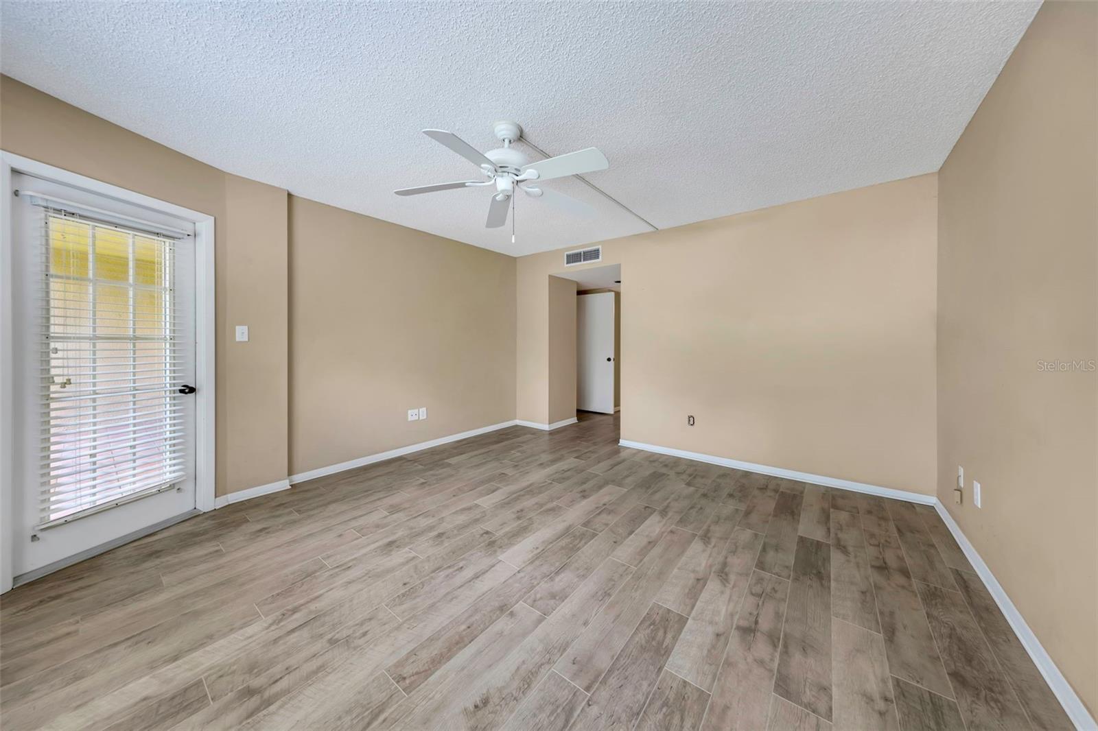 Image 16 of 23 For 3076 Eastland Boulevard 111