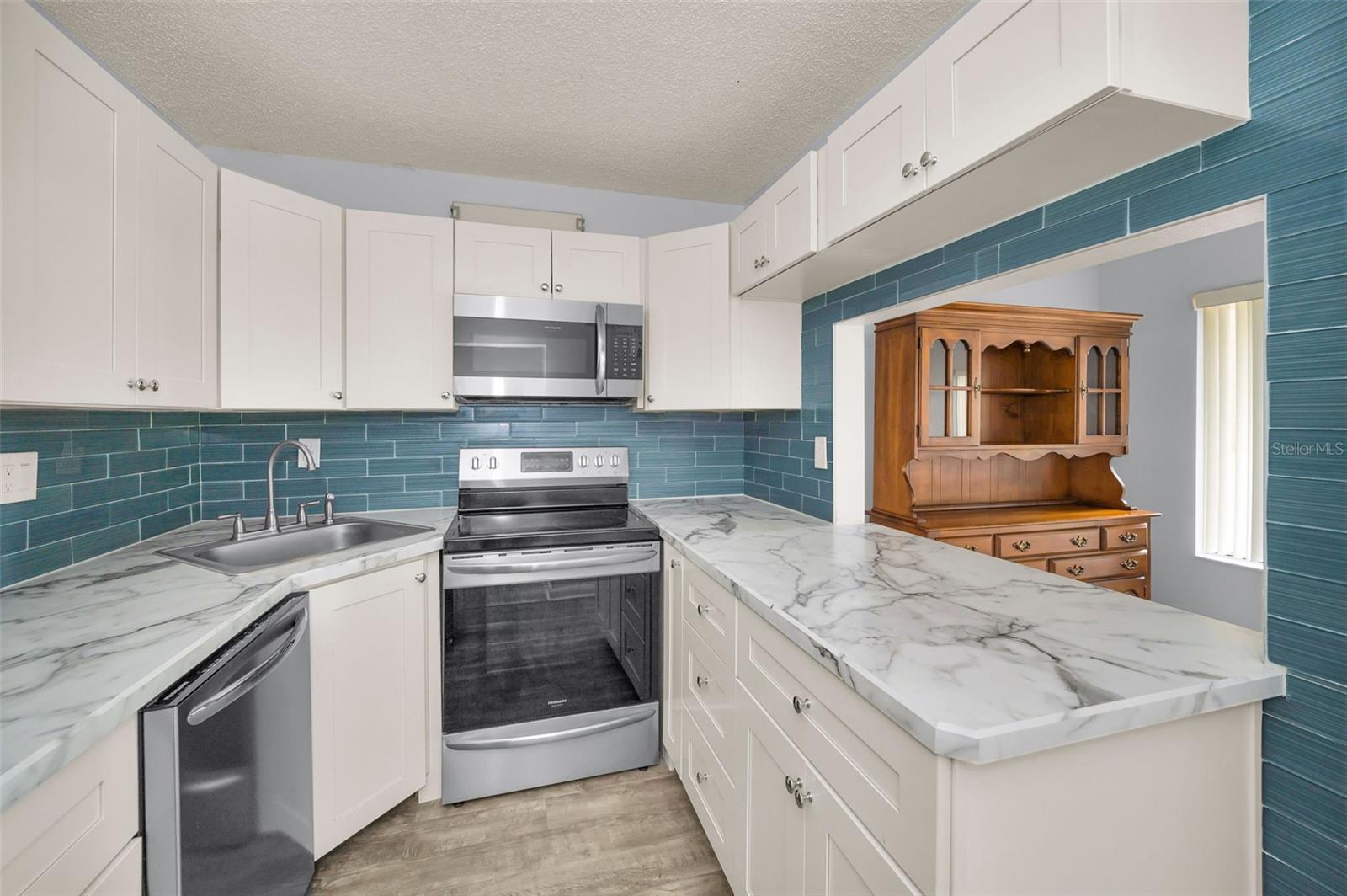 Image 11 of 70 For 2687 Pine Ridge Way S E1