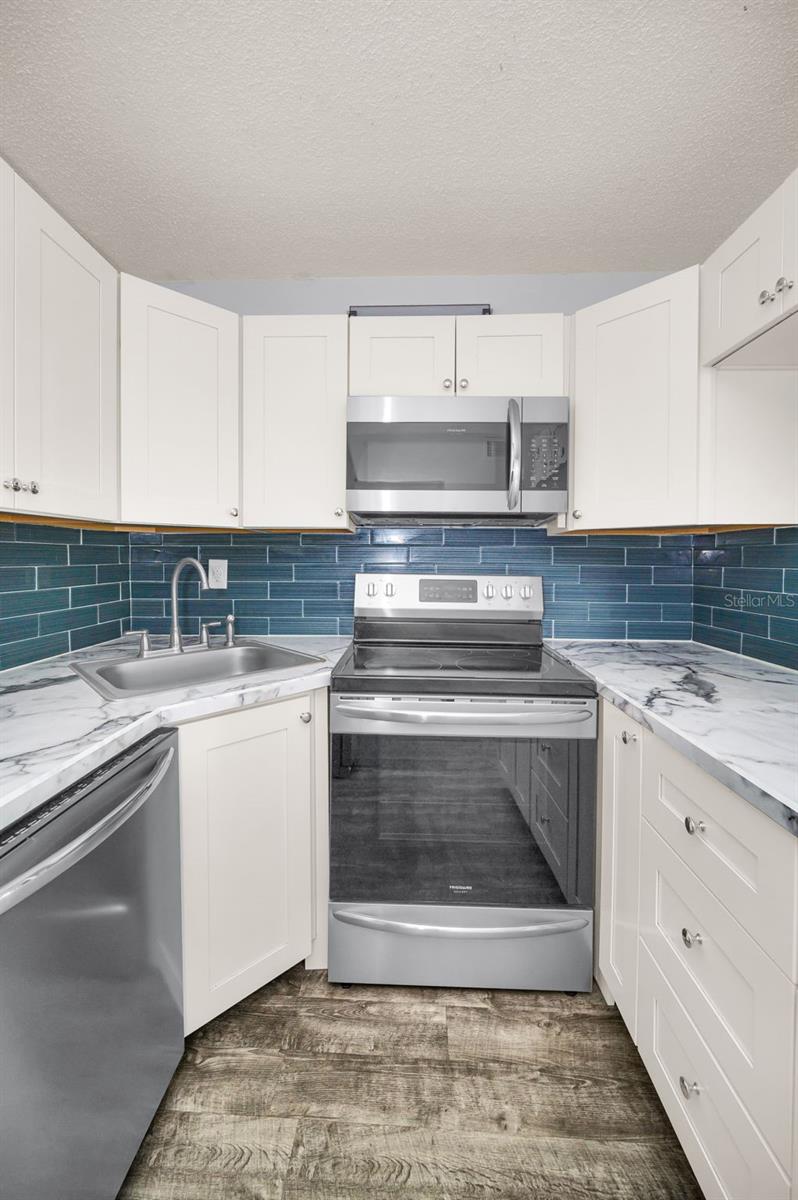 Image 13 of 70 For 2687 Pine Ridge Way S E1
