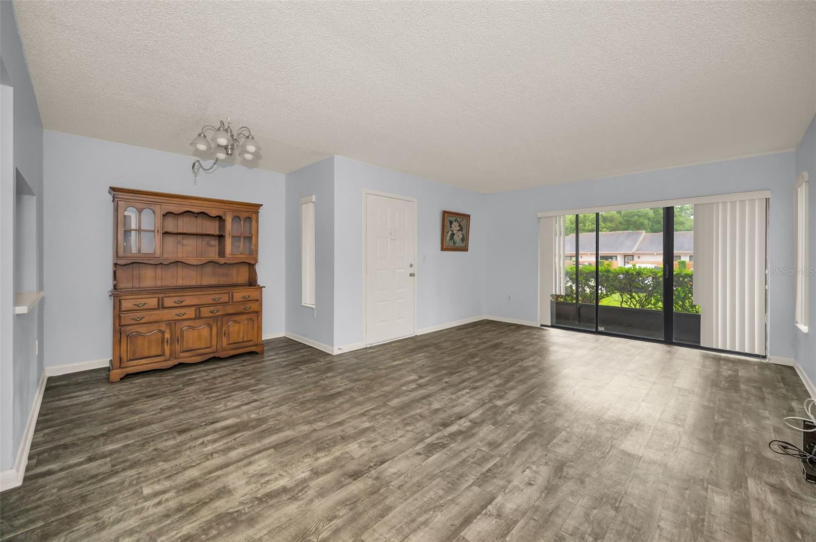 Image 18 of 70 For 2687 Pine Ridge Way S E1