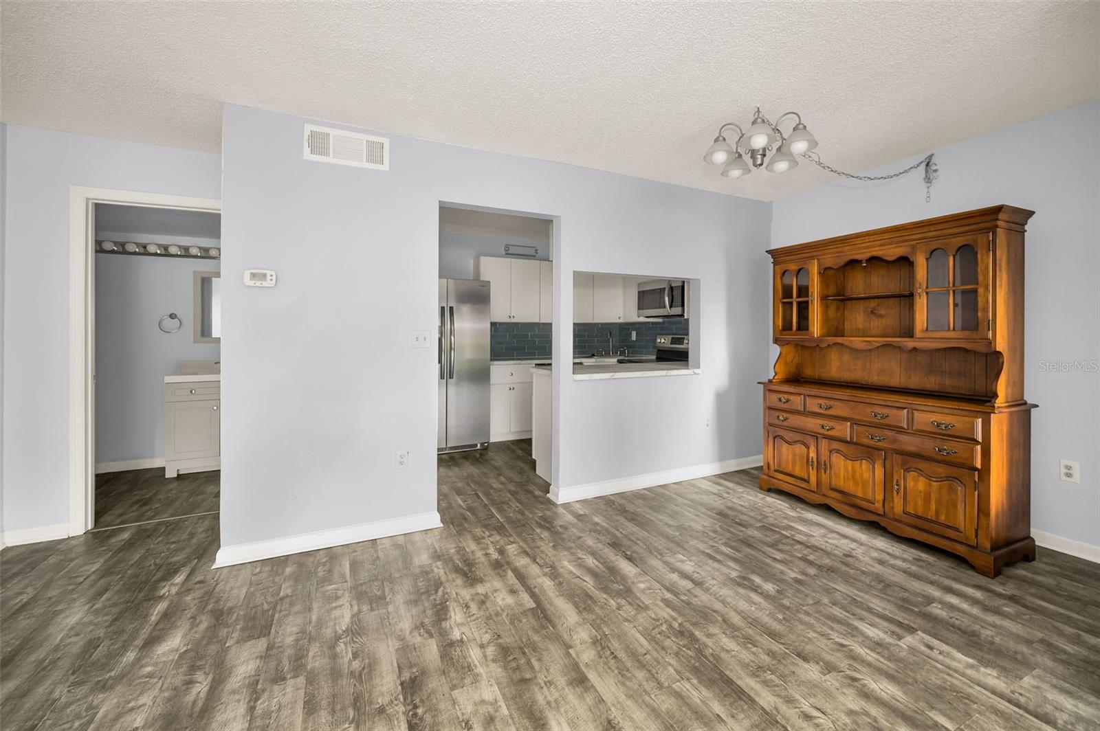 Image 20 of 70 For 2687 Pine Ridge Way S E1