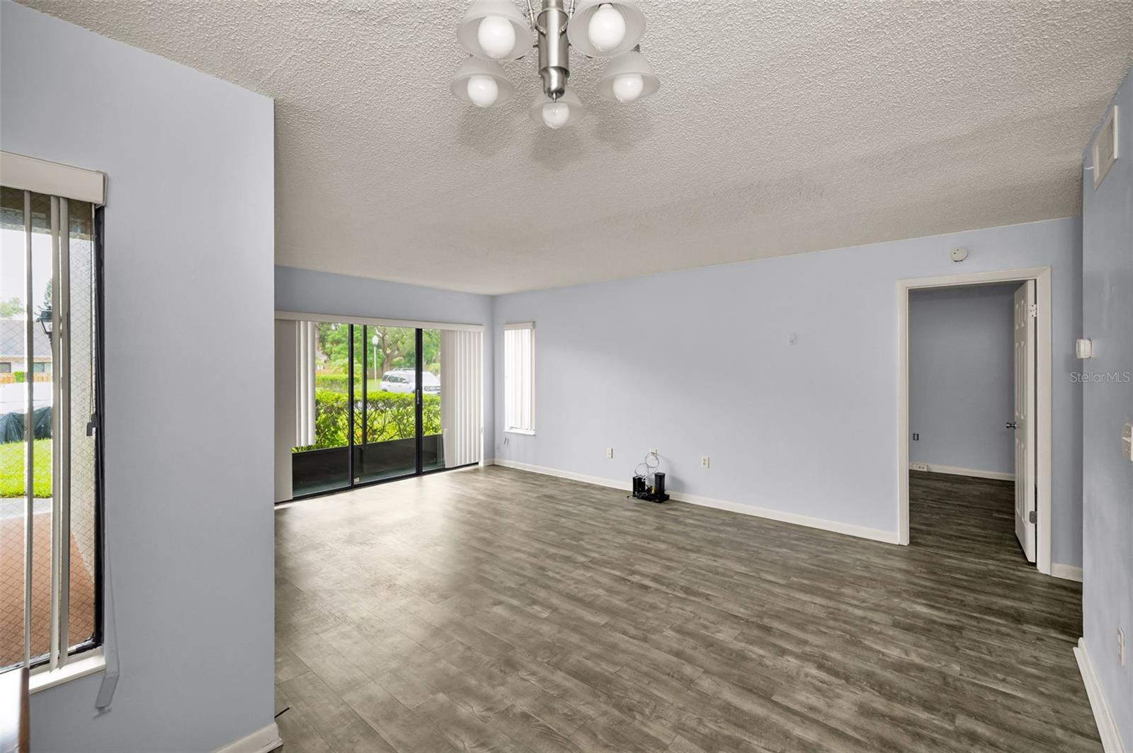 Image 21 of 70 For 2687 Pine Ridge Way S E1