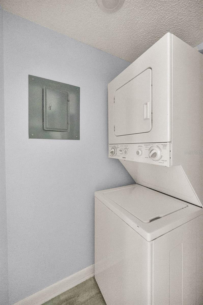 Image 30 of 70 For 2687 Pine Ridge Way S E1