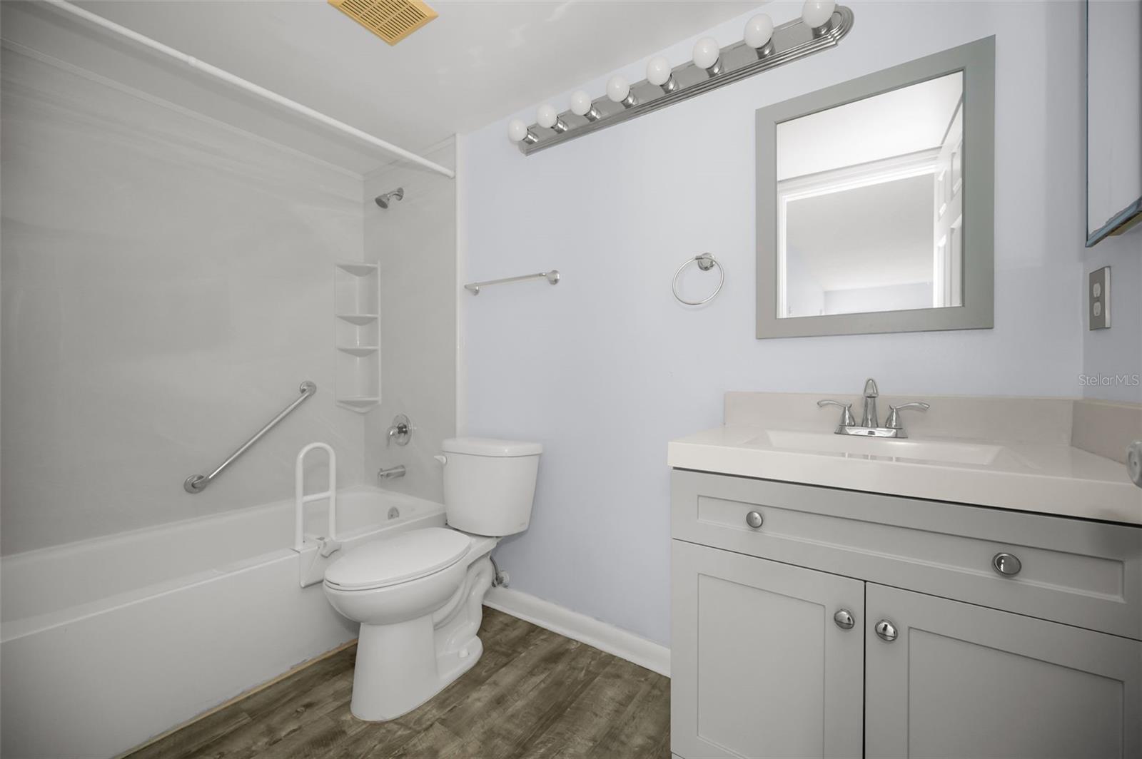 Image 33 of 70 For 2687 Pine Ridge Way S E1