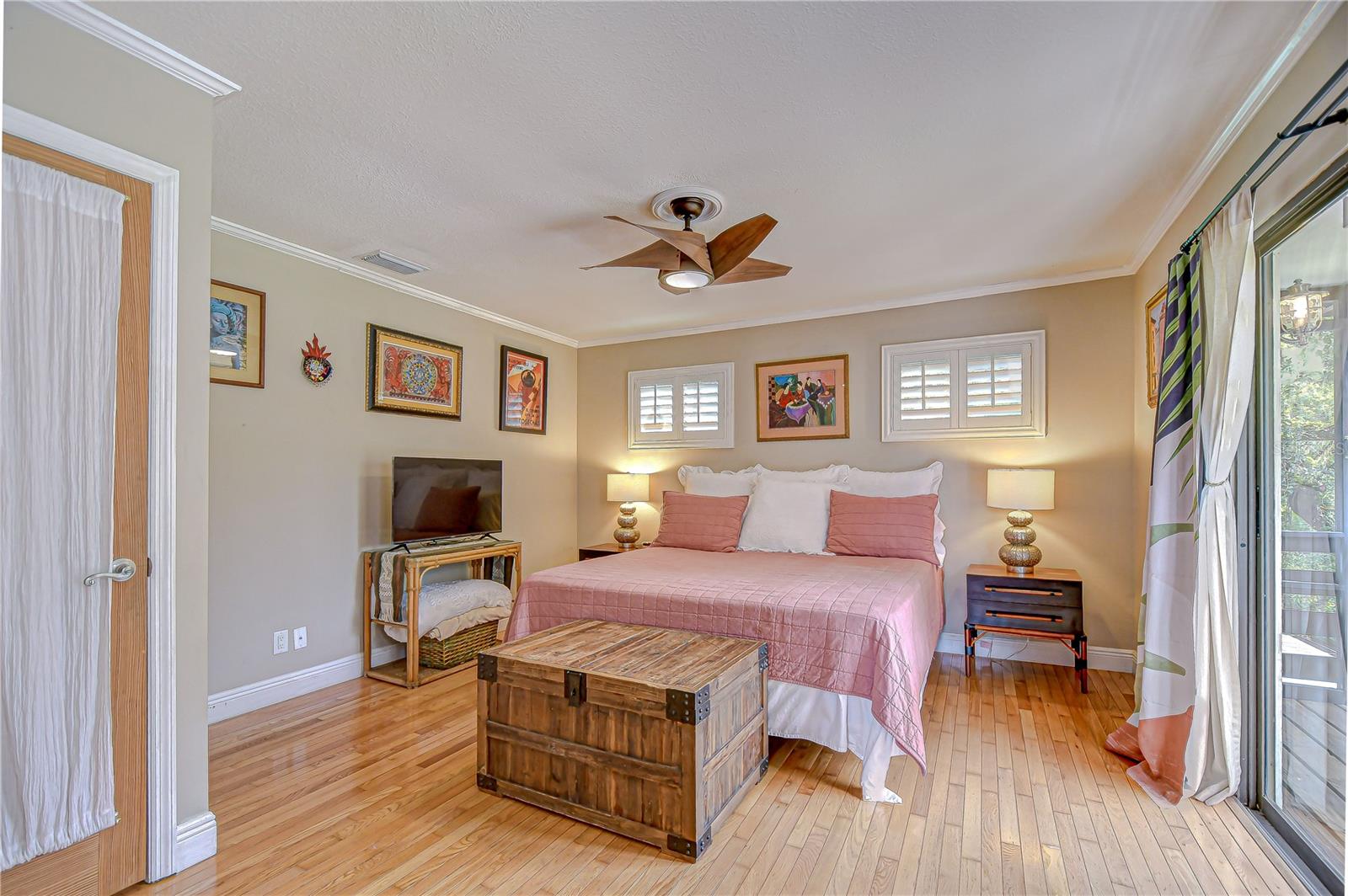 Listing photo id 13 for 8614 Hibiscus Drive