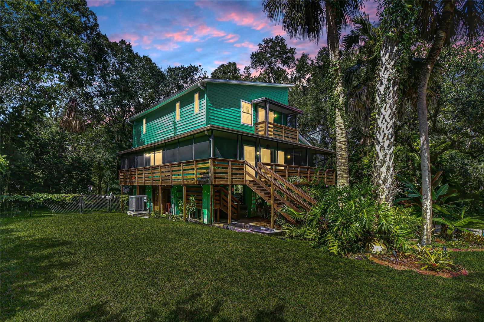Listing photo id 0 for 8614 Hibiscus Drive