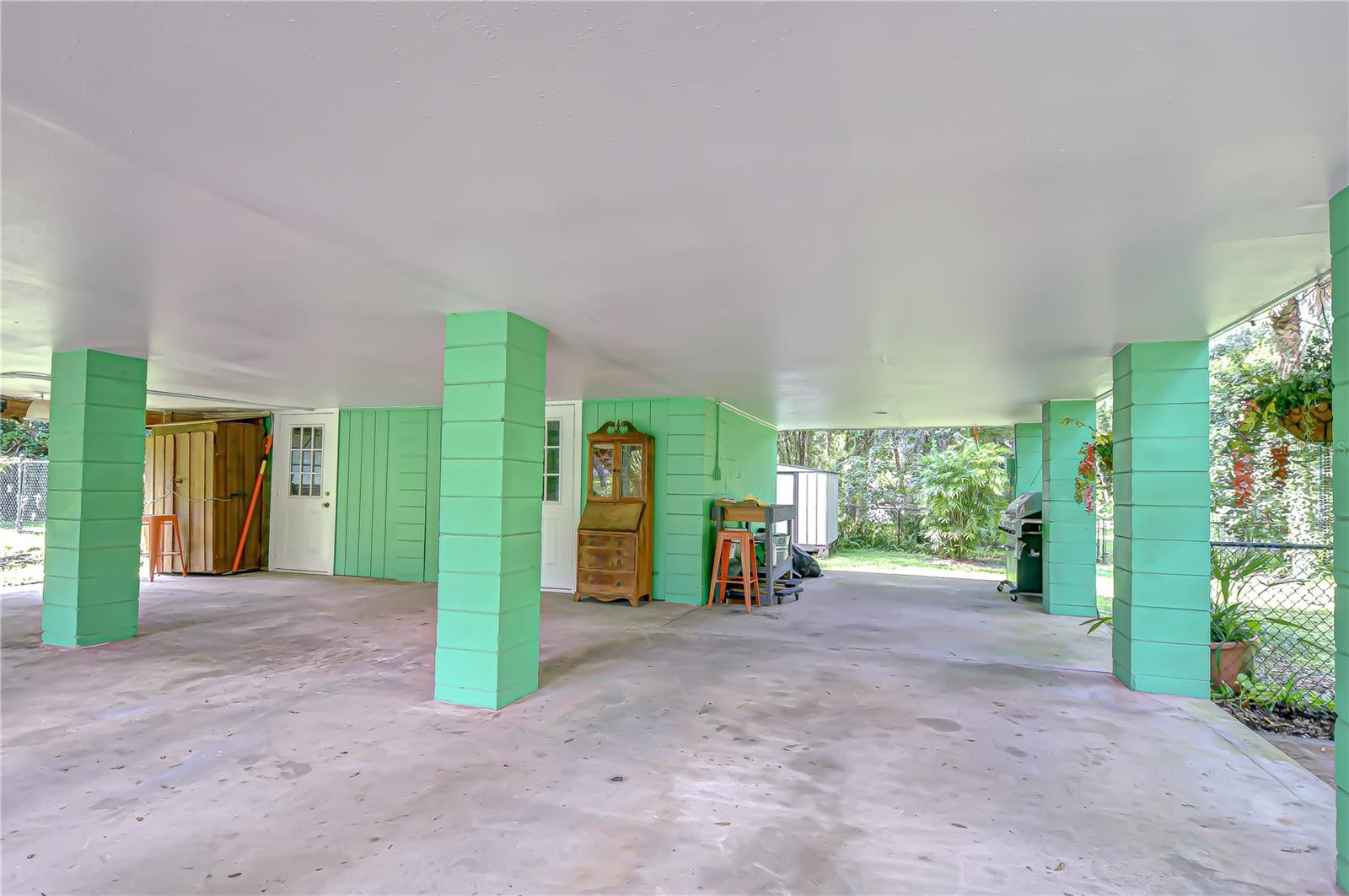 Listing photo id 21 for 8614 Hibiscus Drive