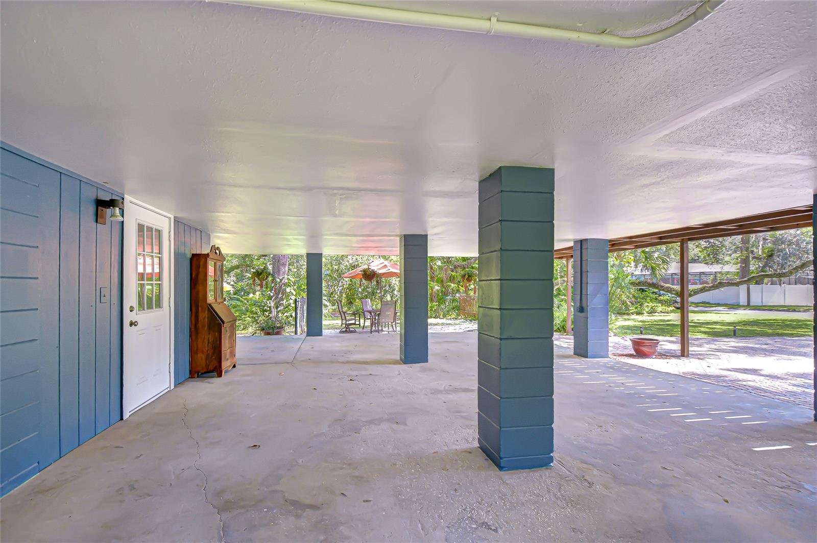 Listing photo id 30 for 8614 Hibiscus Drive