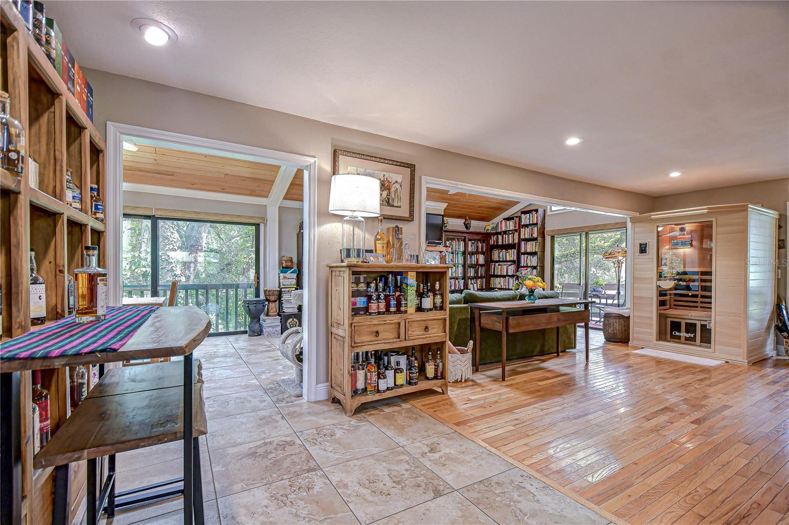 Listing photo id 6 for 8614 Hibiscus Drive