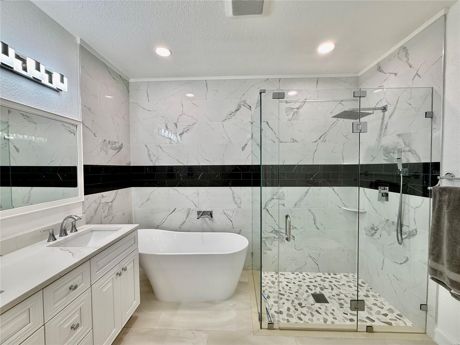 Image 17 of 31 For 16303 Enclave Village Drive 103