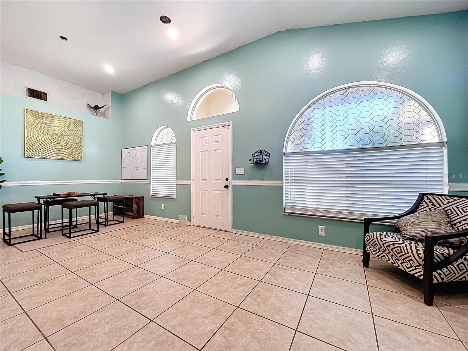 Image 10 of 57 For 2003 Leichester Street