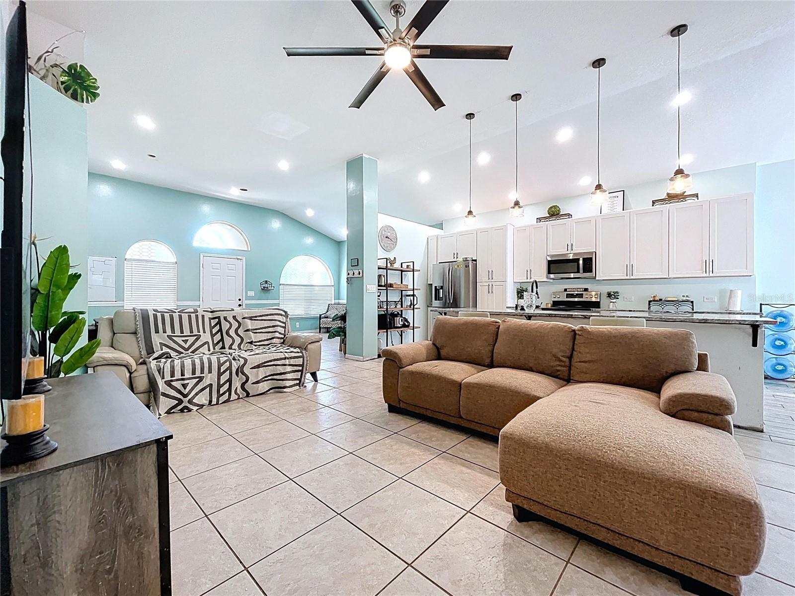 Image 15 of 57 For 2003 Leichester Street