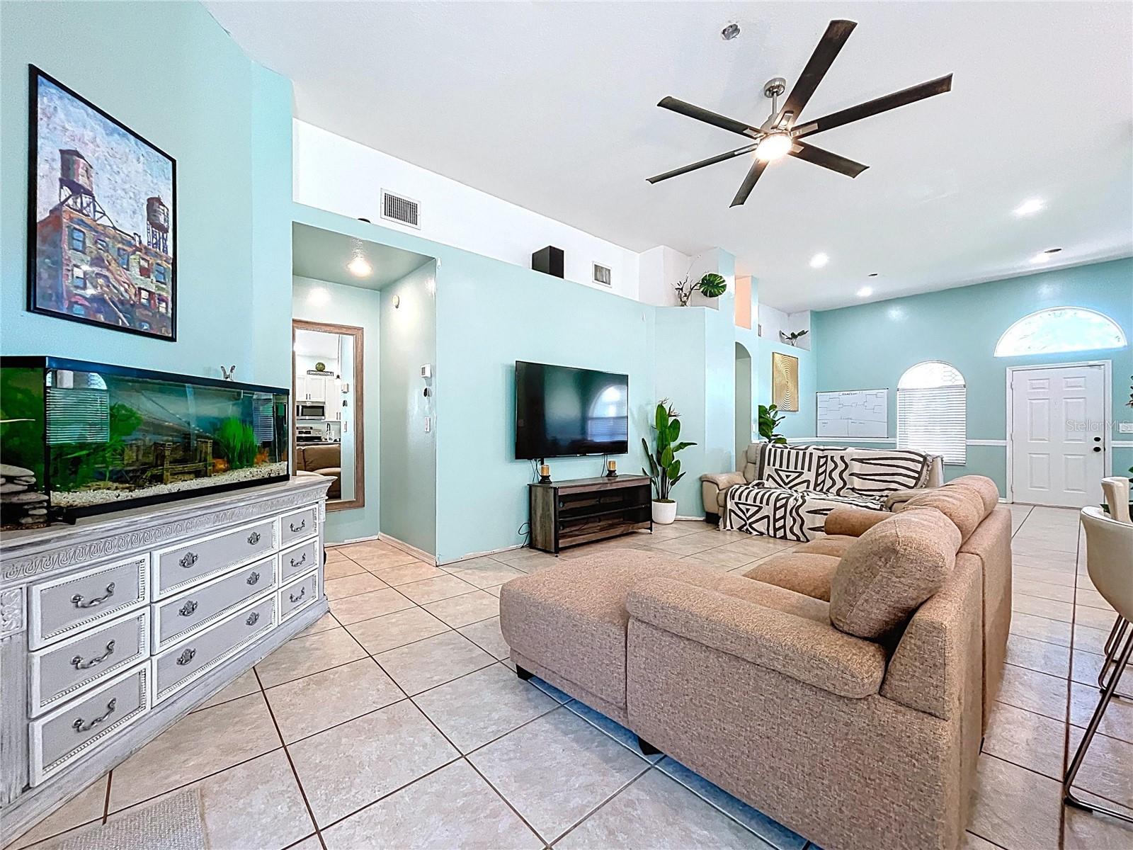 Image 17 of 57 For 2003 Leichester Street