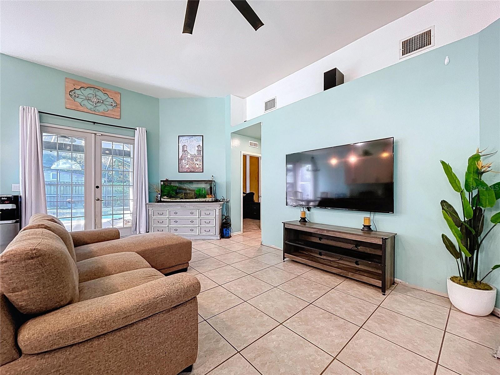 Image 18 of 57 For 2003 Leichester Street