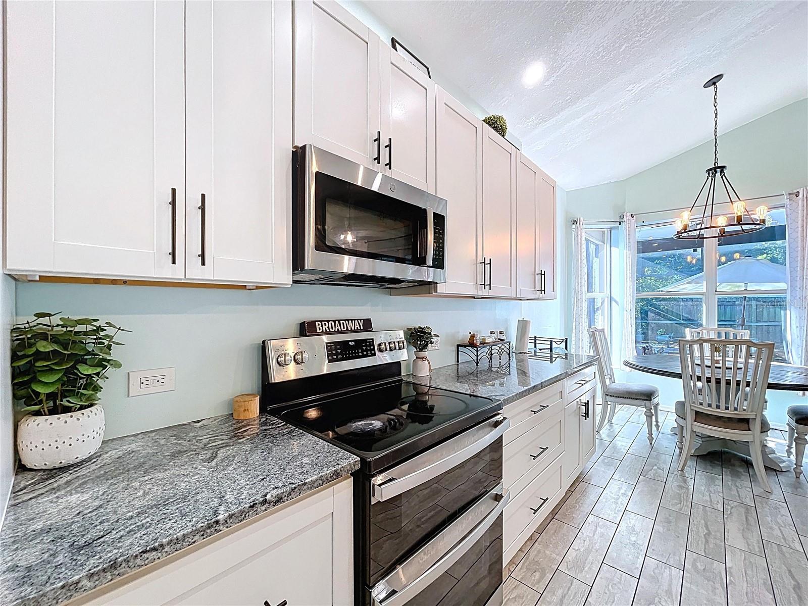 Image 23 of 57 For 2003 Leichester Street