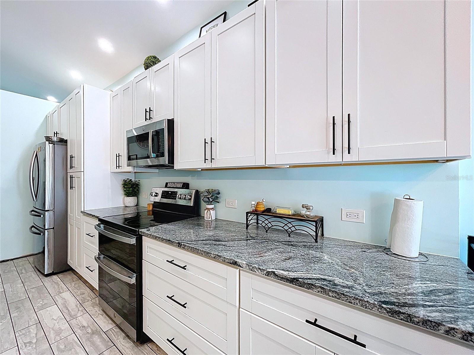 Image 27 of 57 For 2003 Leichester Street