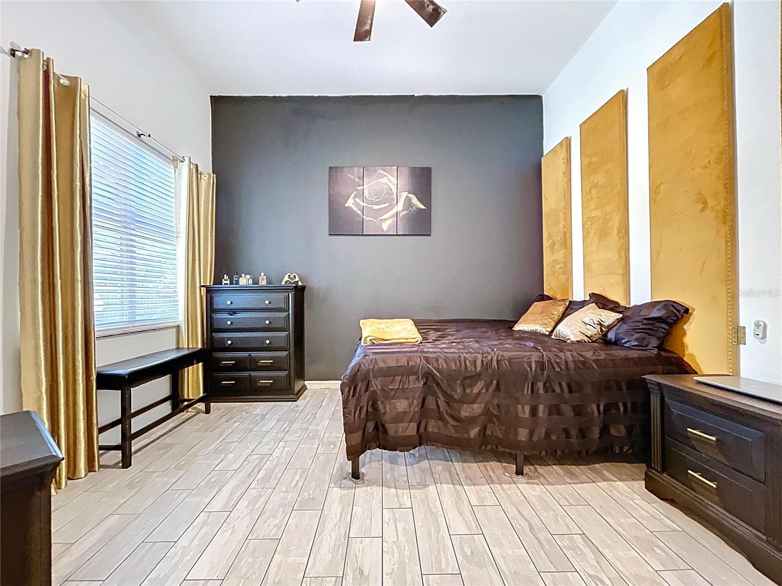 Image 29 of 57 For 2003 Leichester Street