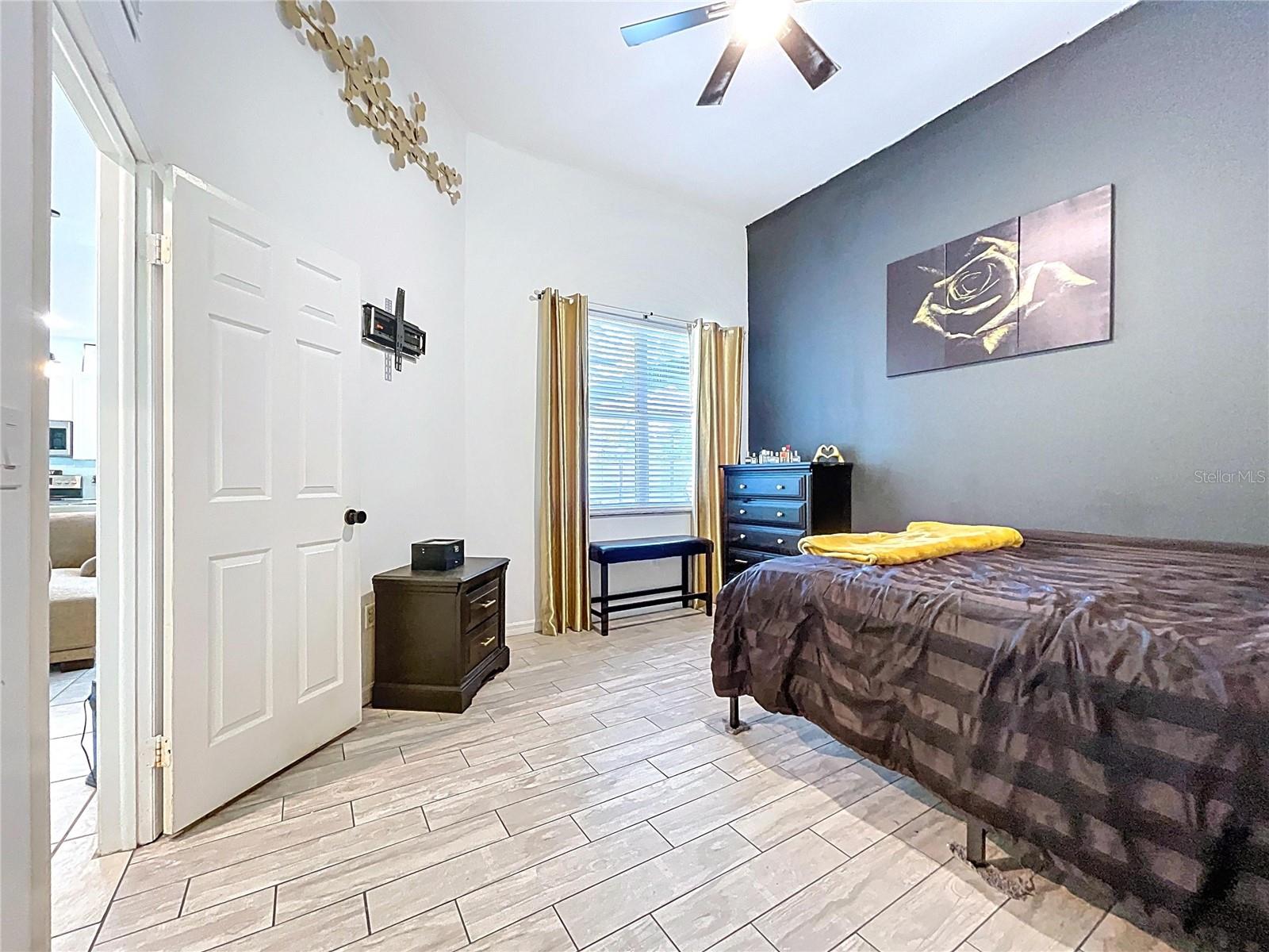 Image 30 of 57 For 2003 Leichester Street