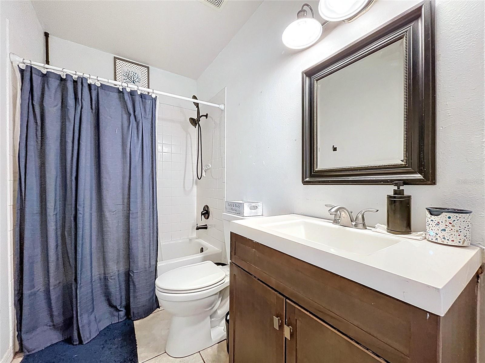 Image 32 of 57 For 2003 Leichester Street