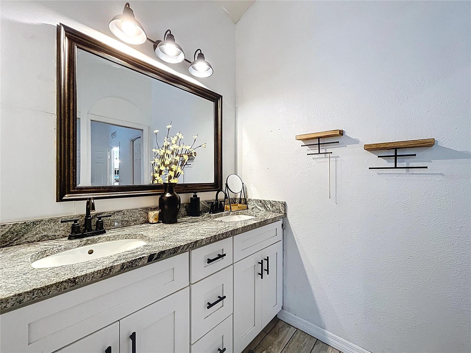 Image 37 of 57 For 2003 Leichester Street