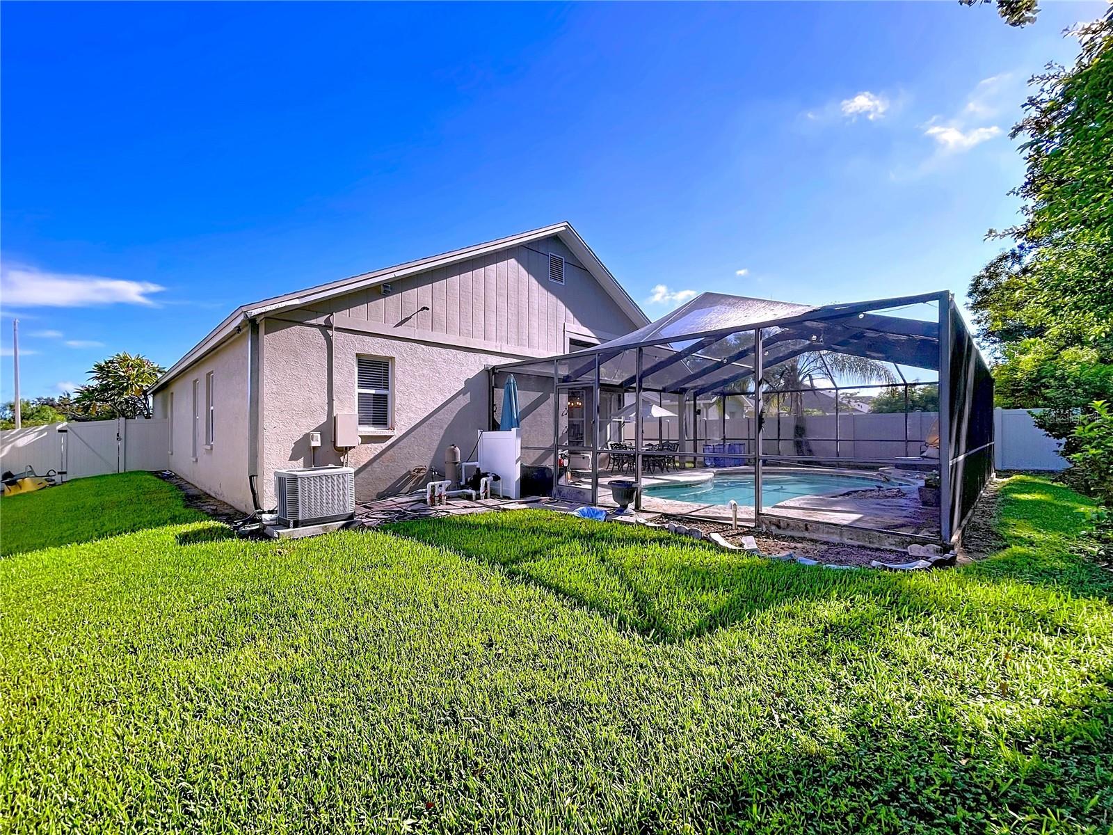 Image 47 of 57 For 2003 Leichester Street