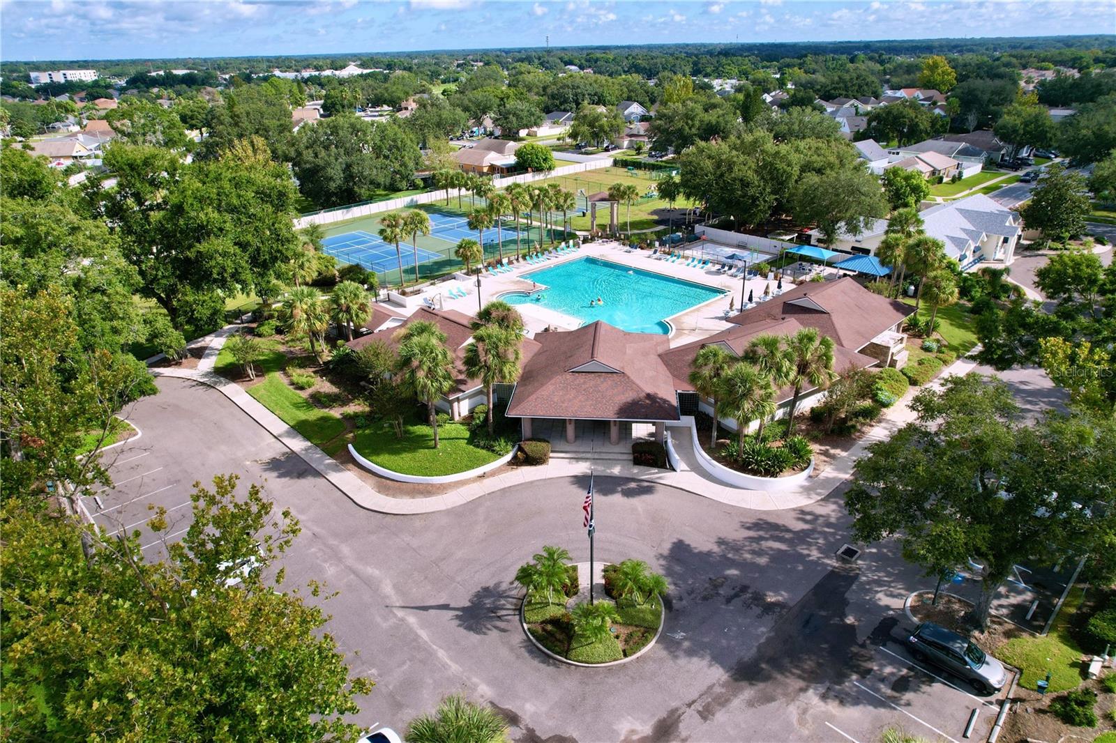 Image 51 of 57 For 2003 Leichester Street