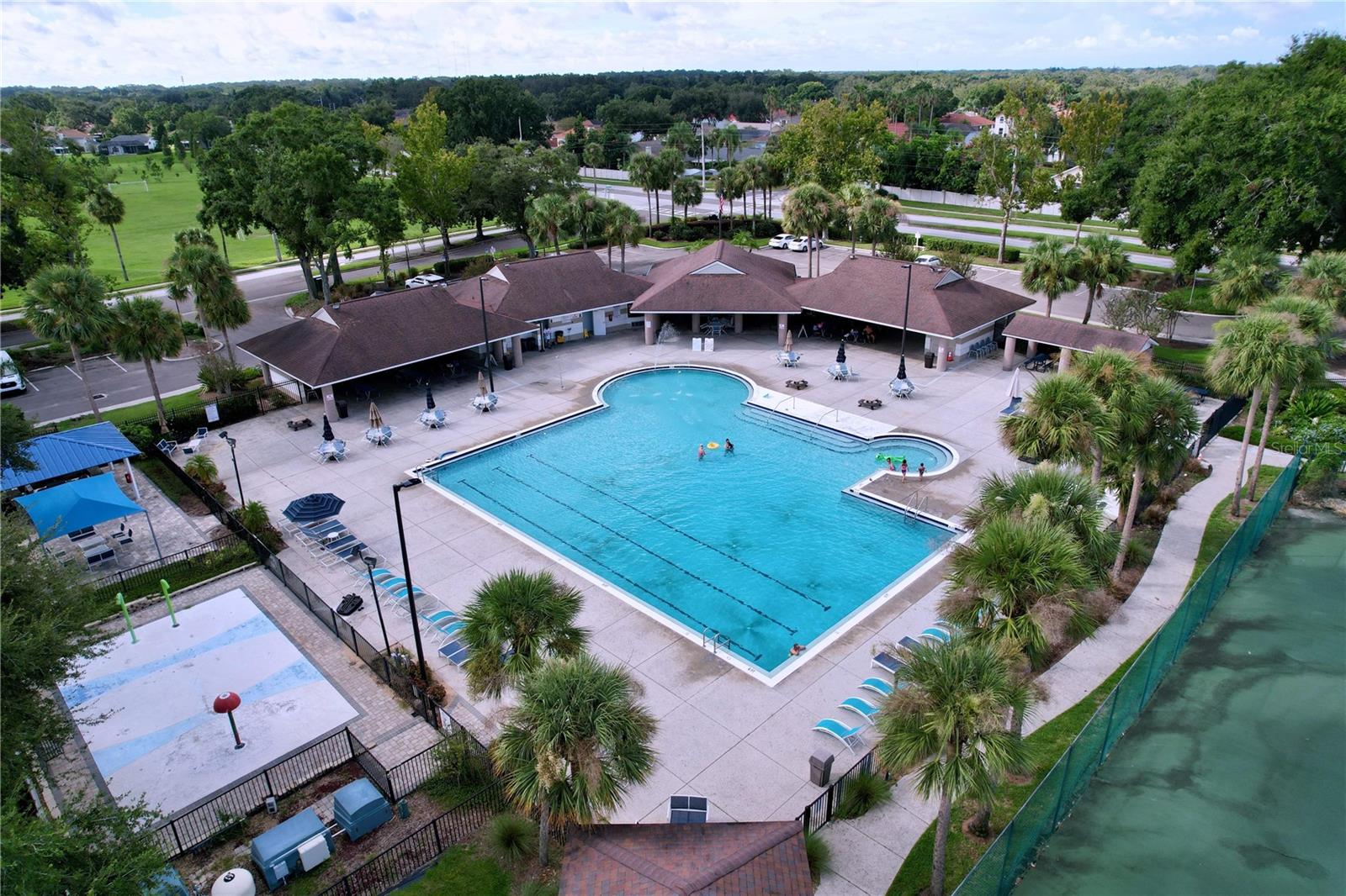 Image 53 of 57 For 2003 Leichester Street