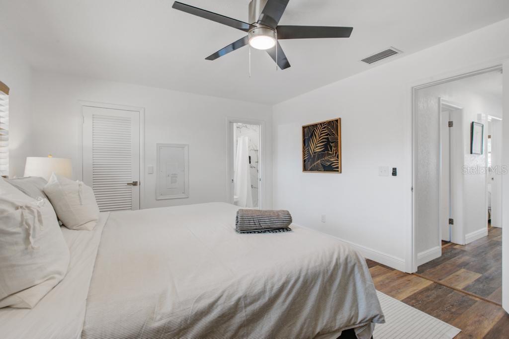 Image 16 of 36 For 2121 Greenbriar Boulevard