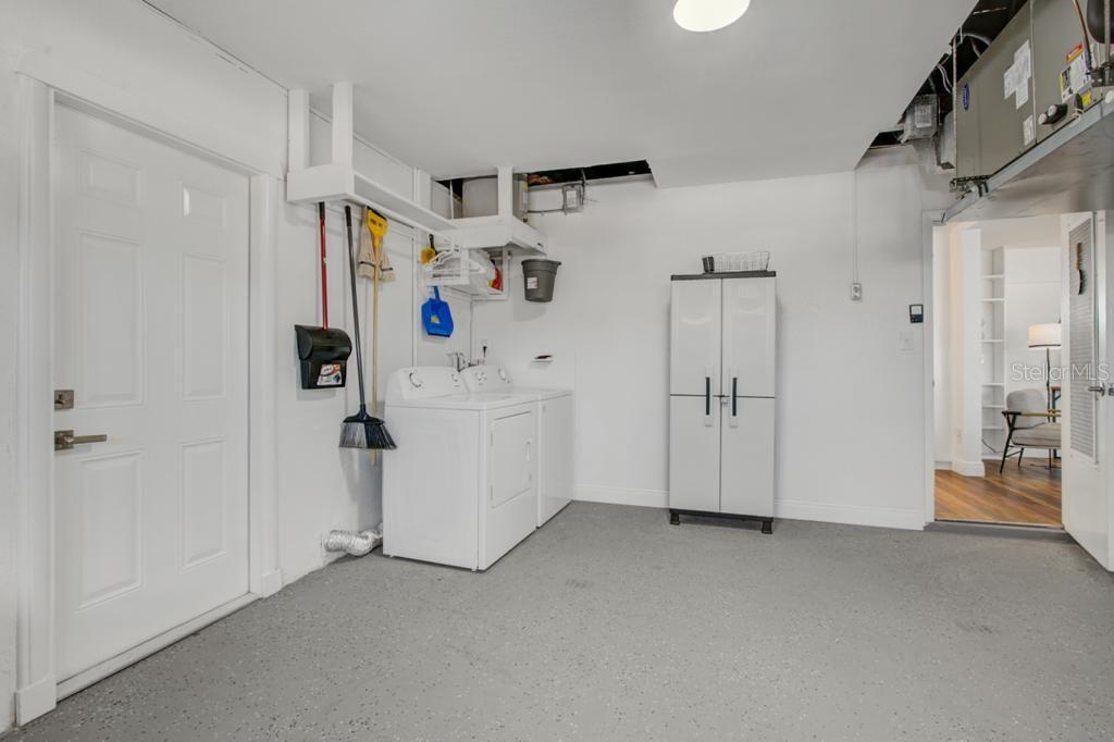 Image 32 of 36 For 2121 Greenbriar Boulevard