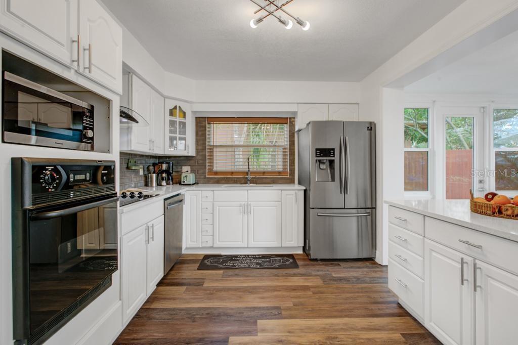 Image 8 of 36 For 2121 Greenbriar Boulevard