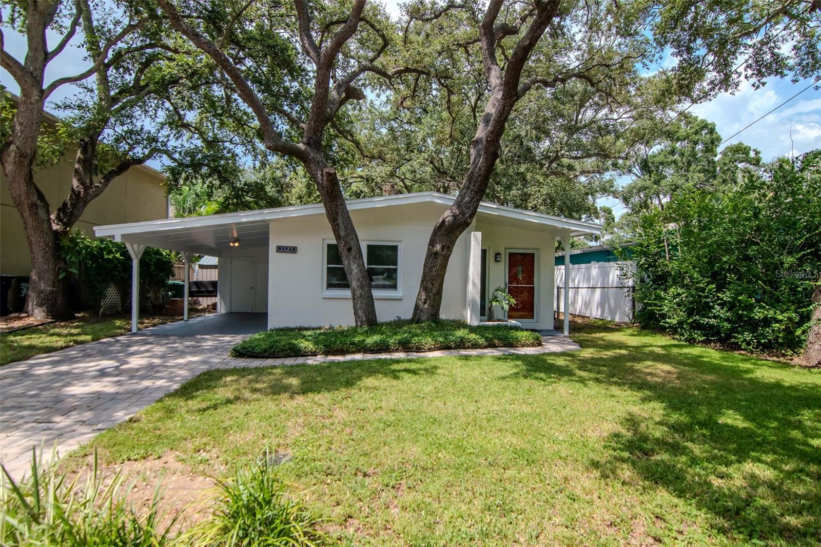 Image 3 of 30 For 3323 Villa Rosa Street
