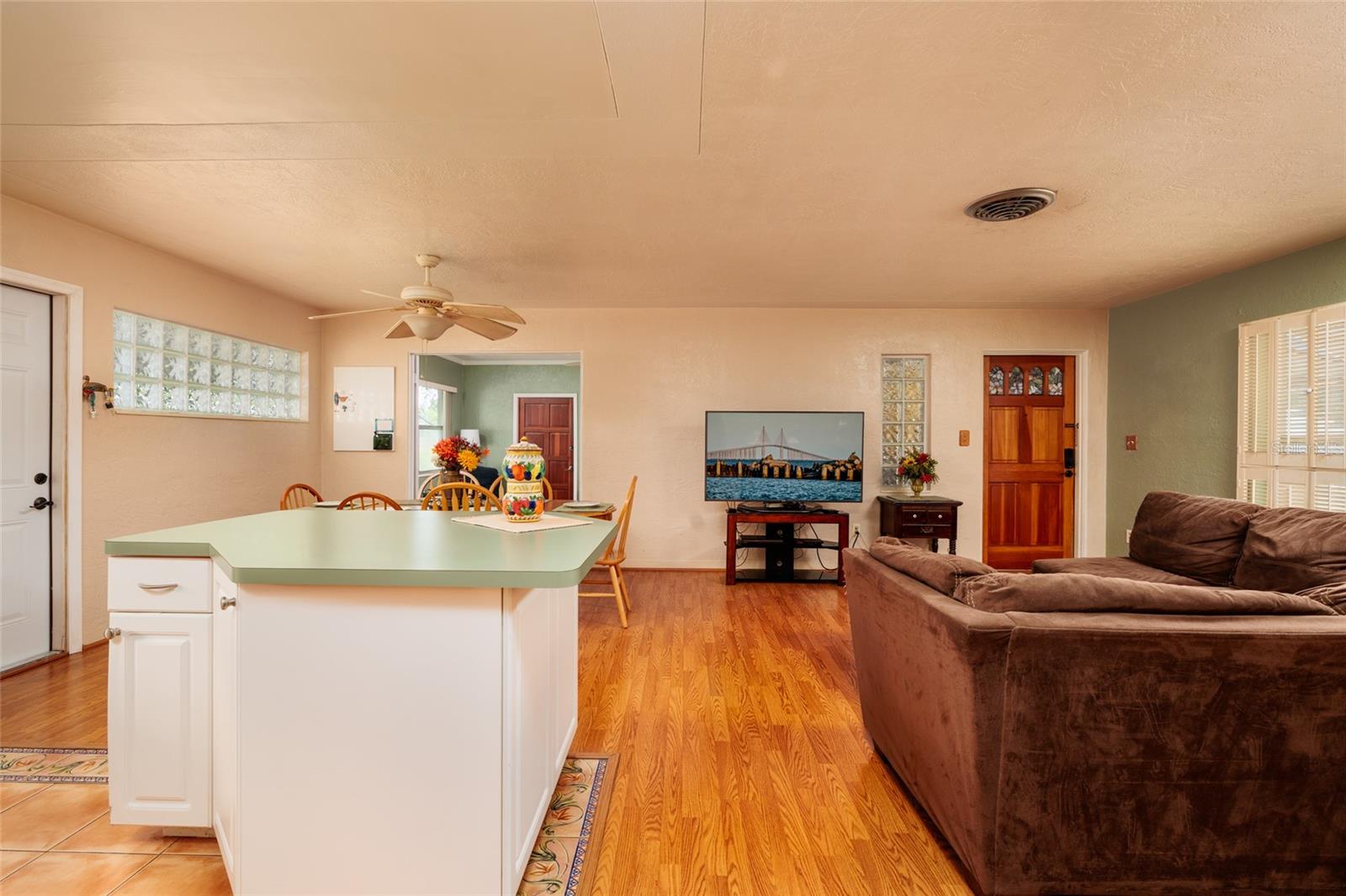 Image 6 of 34 For 600 55th Street N