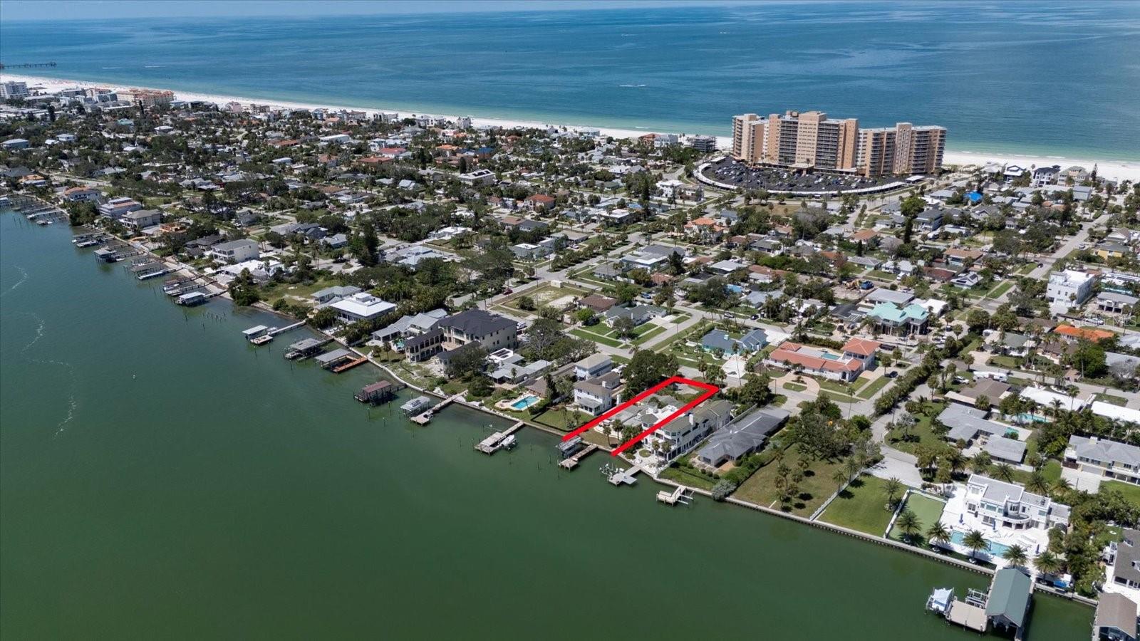 Image 3 of 14 For 925 Bay Esplanade
