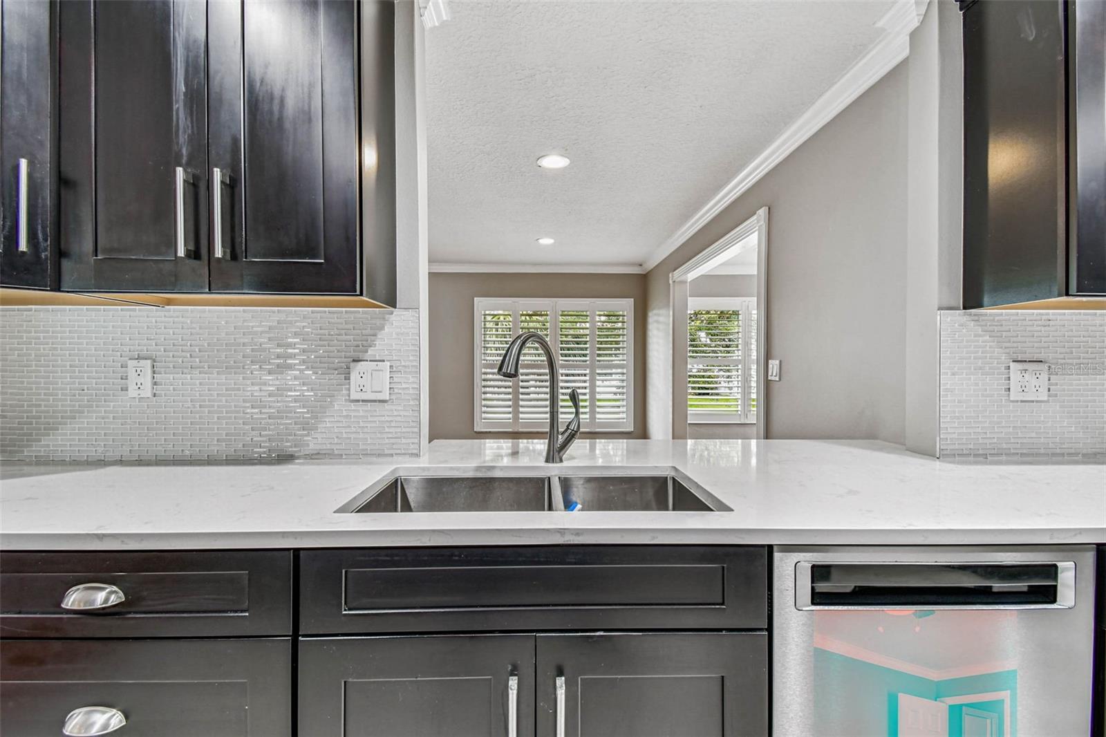Listing photo id 12 for 3915 90th Terrace N 14