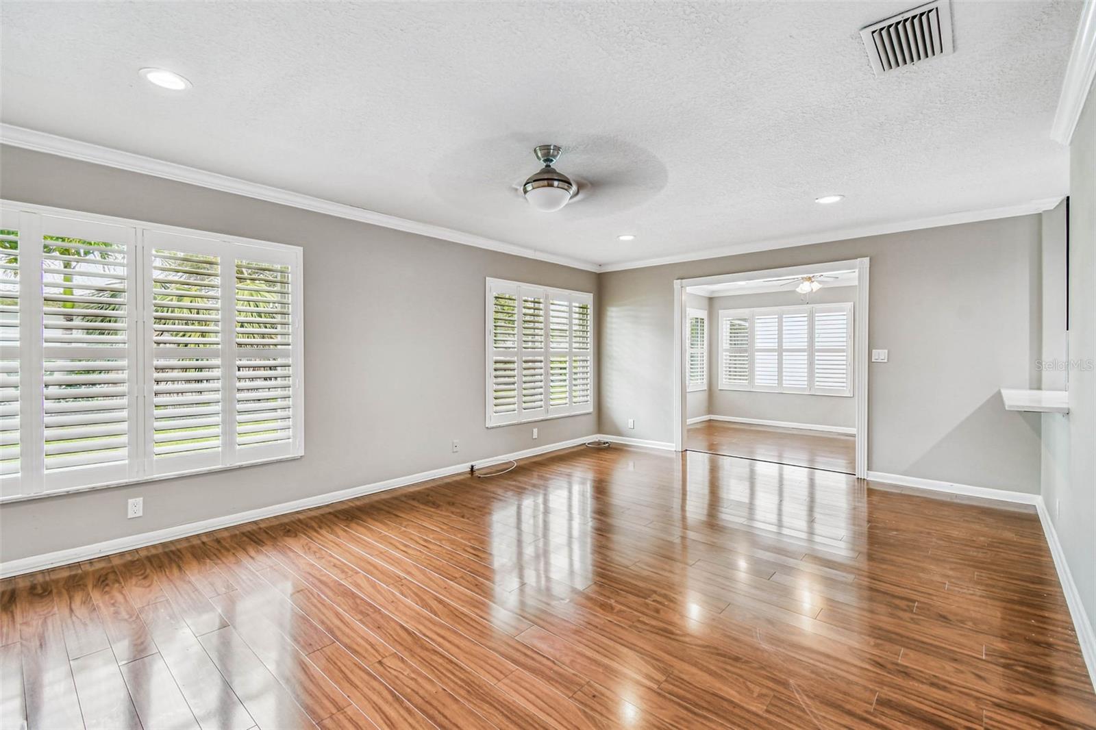 Listing photo id 15 for 3915 90th Terrace N 14