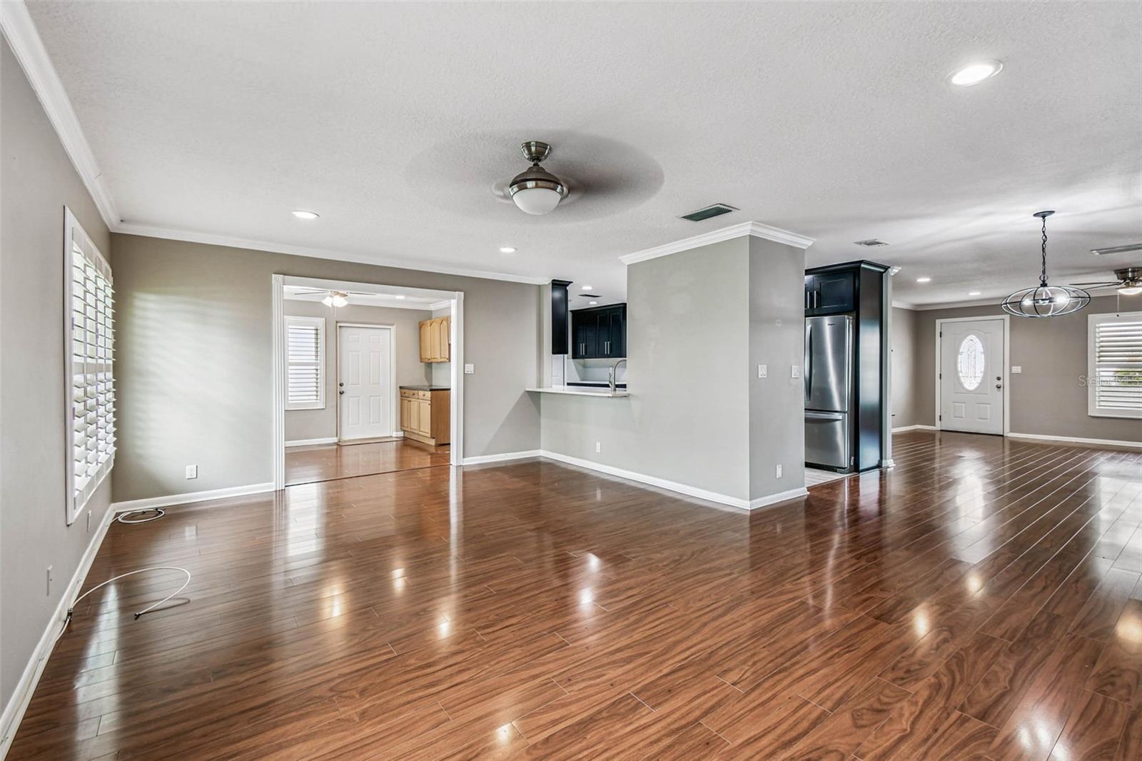 Listing photo id 16 for 3915 90th Terrace N 14