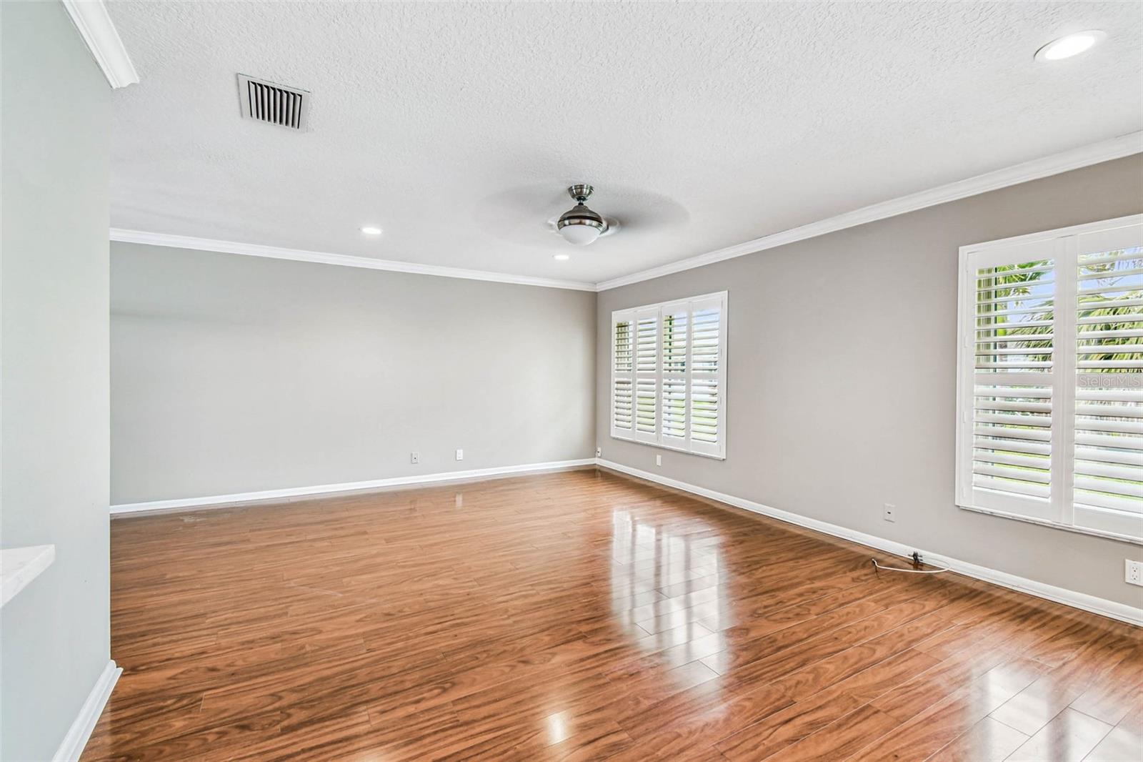 Listing photo id 17 for 3915 90th Terrace N 14